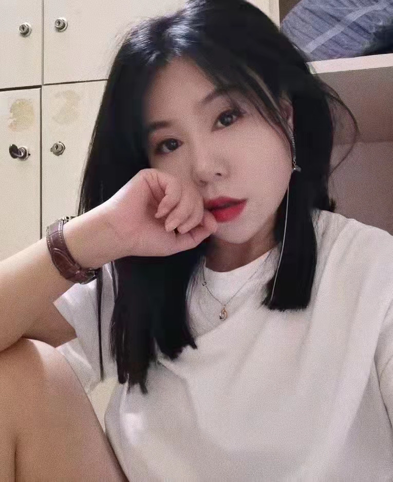 小巧玲珑小妹子